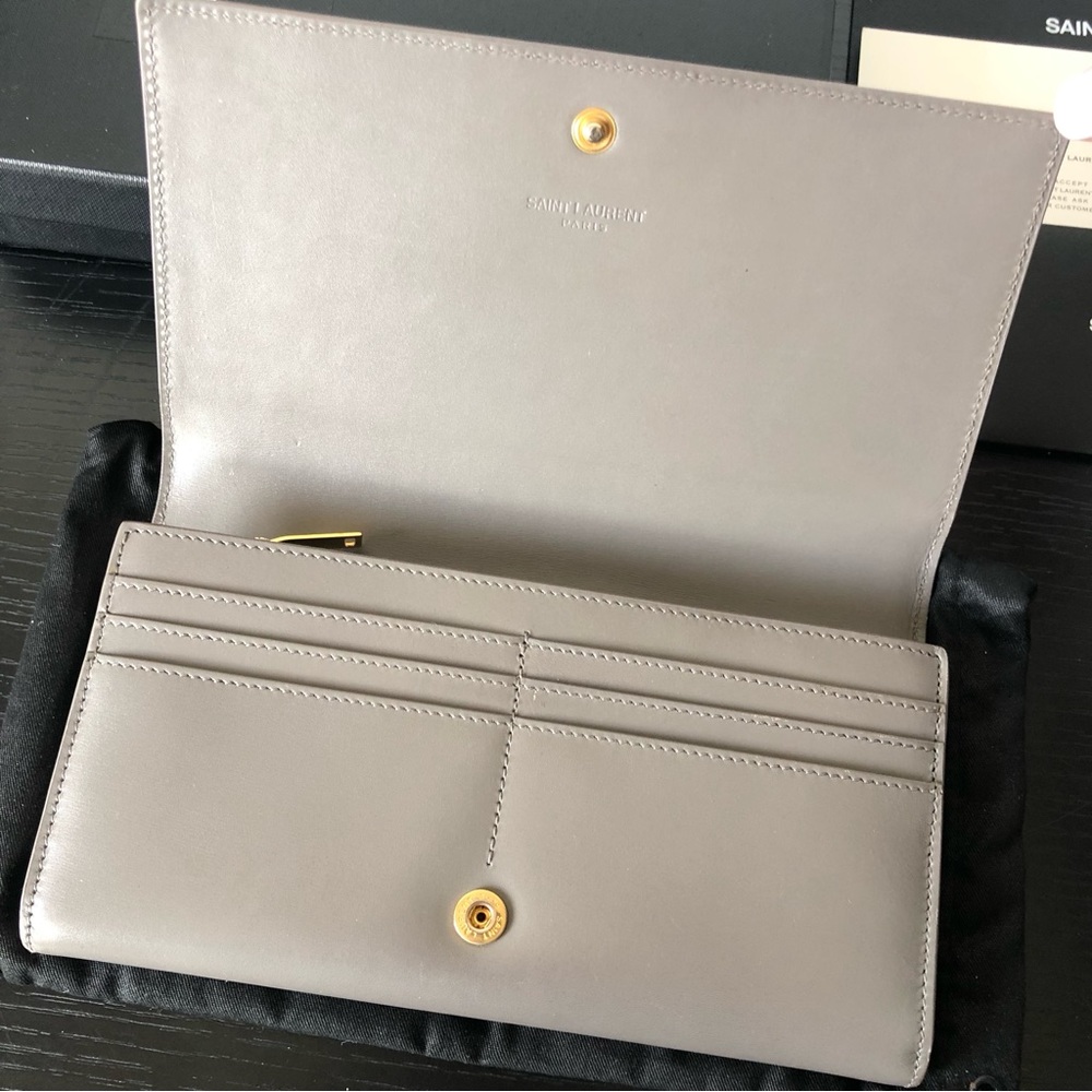 Saint Laurent Essentials Minimalist Grey YSL Wallet - Picture 4 of 15